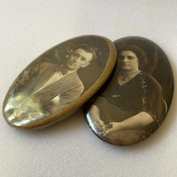 Antique set of 2 celluloid pocket mirror & portrait photo men & women - Picture 9 of 9